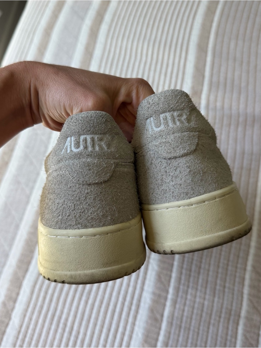 Autry Men’s Low-Top Athletic Sneakers In Beige View 2